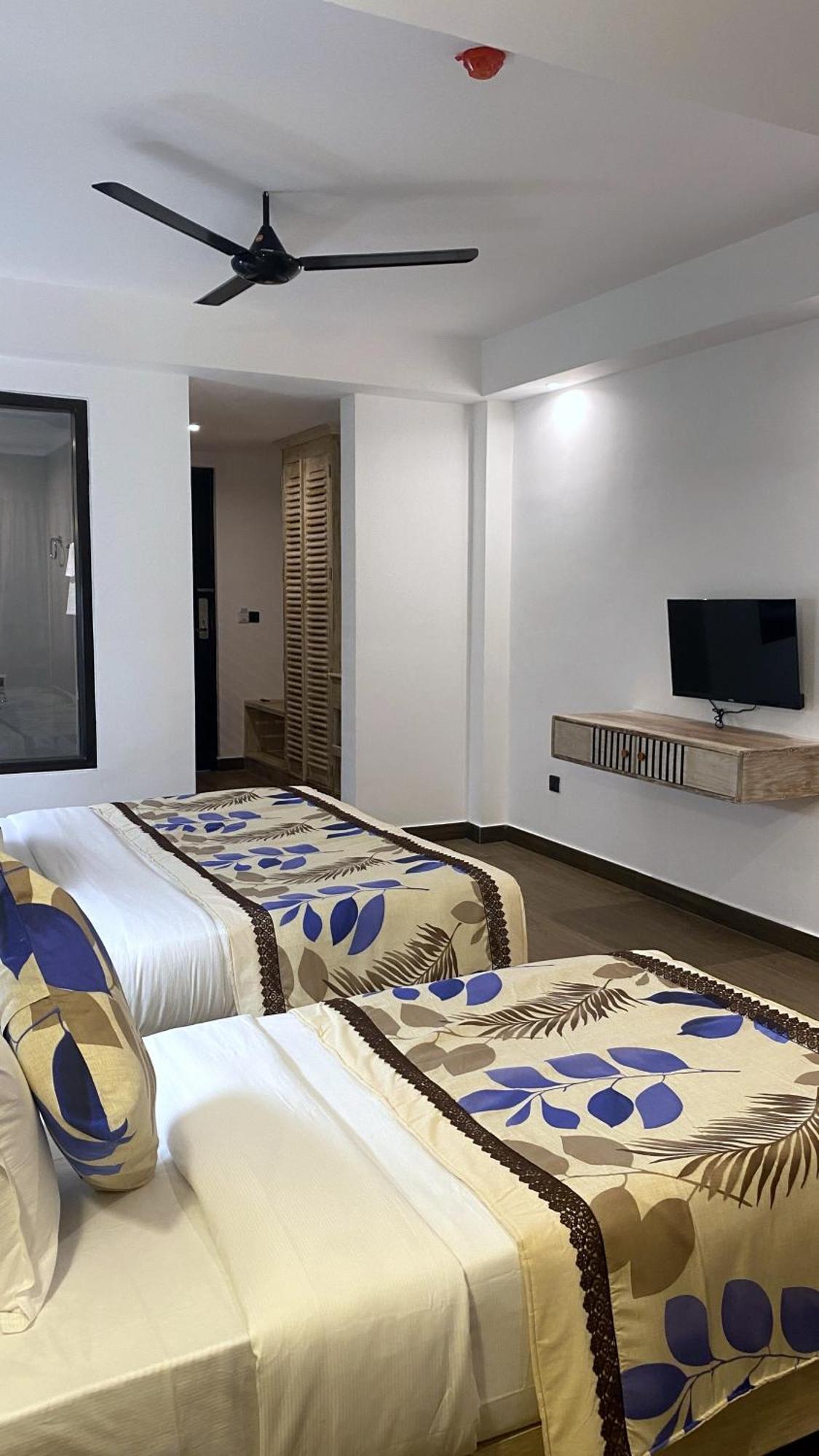 Emerald Bay Resort Мирисса Экстерьер фото